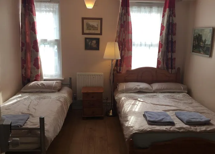 Family resorts Central Greenwich Guest Rooms