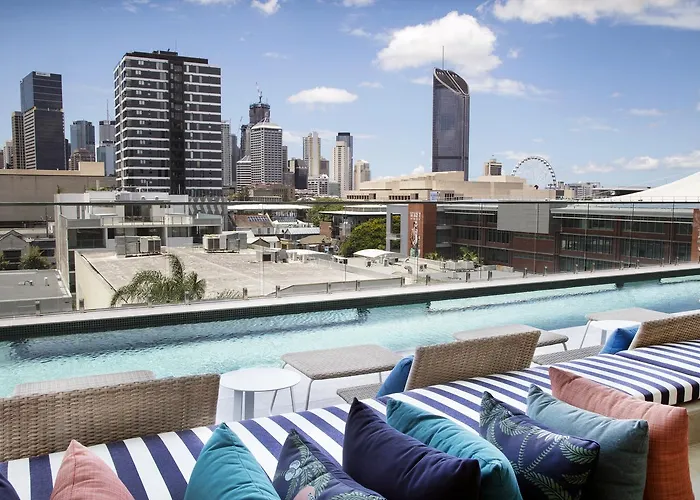 Spa Hotel: Ivy And Eve Apartments By Cllix