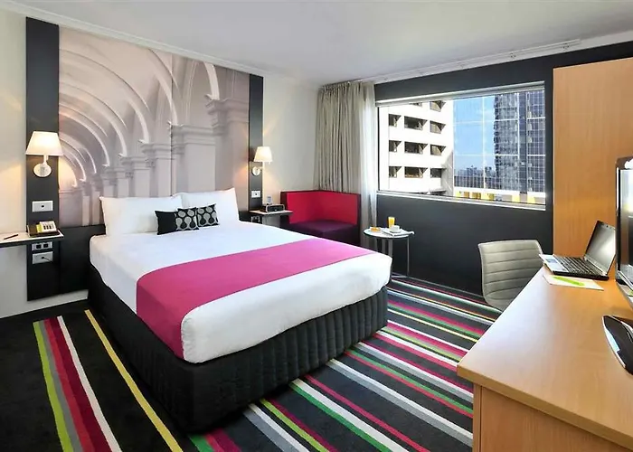 Central hotel: Mercure Melbourne Treasury Gardens